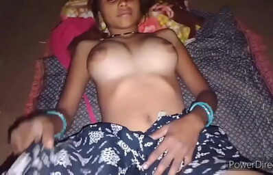índia fazendo sexo em video amador deitada no chão