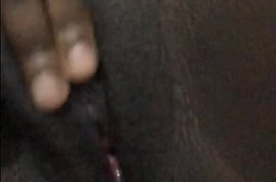 Video caseiro de mulher negra masturbando buceta